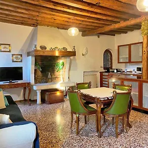 ca-nadia-apartment.hotelinveneto.com/